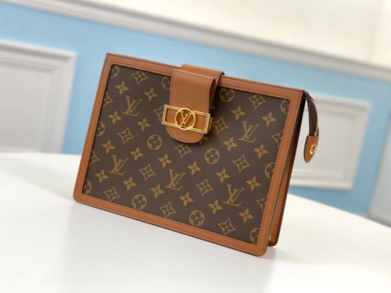 VUITTON LOUIS CHANELUTCH 0108